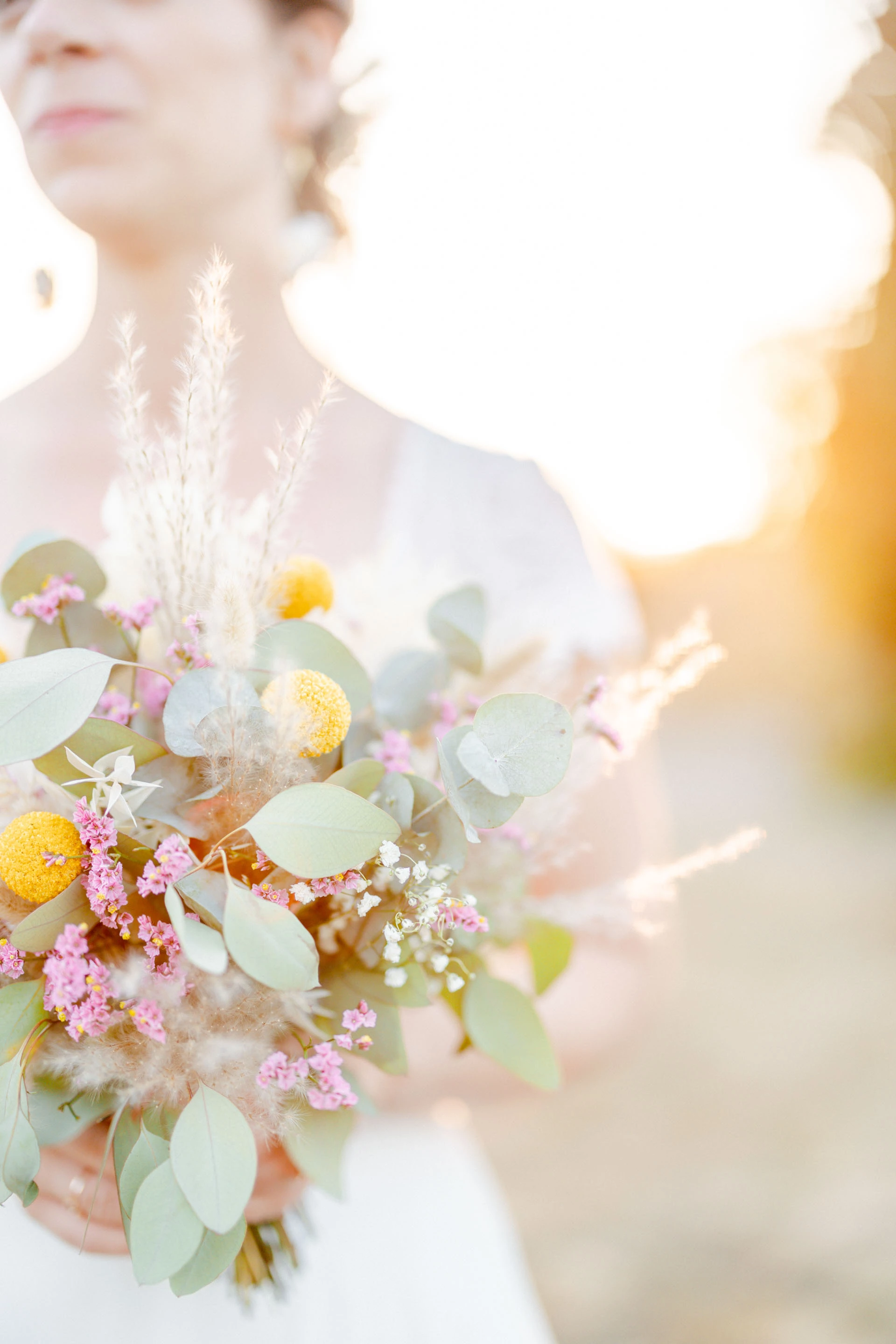 fleur jaune pétale rose composition florale